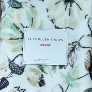 Fall Leaves Plush Throw